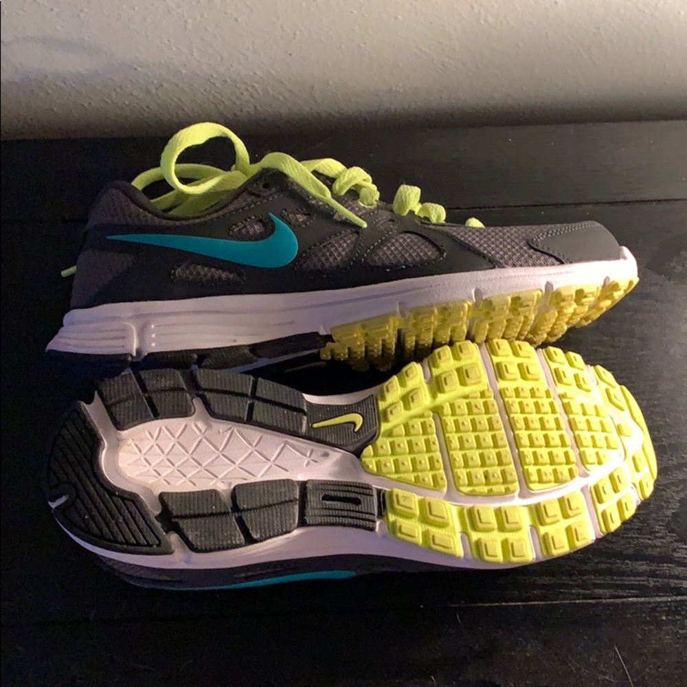 Nike Revolution 2 - Picture 3 of 6